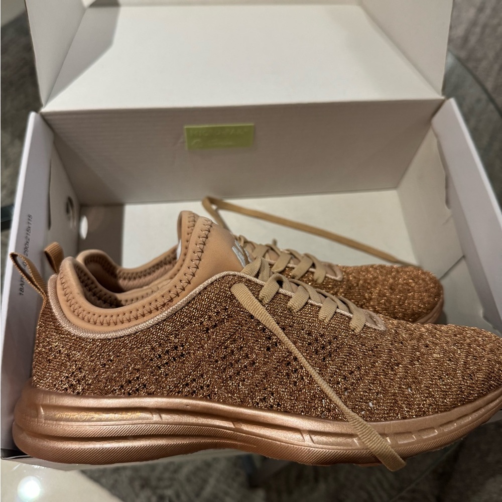 APL techloom knit sneaker in rose gold